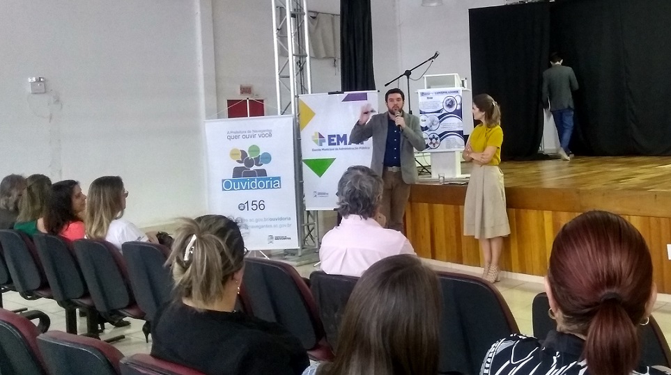 Semana Municipal da Transparência e Combate à Corrupção transparência pública lei de acesso à informação navegantes controladoria geral da uniao santa catarina jornalismo de dados cristian edel weiss palestra